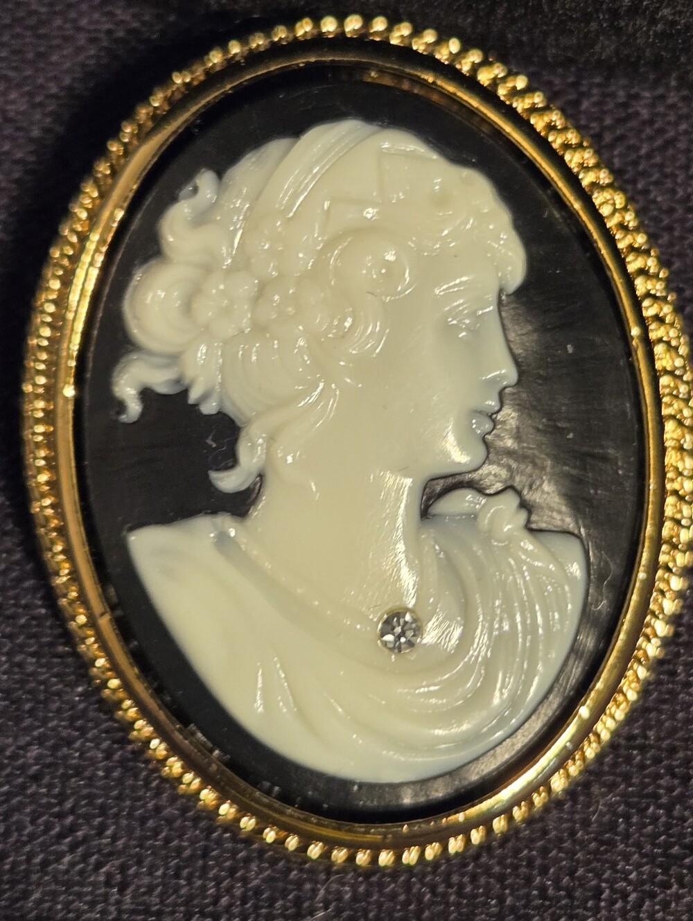 Vintage Cameo Necklace, brooch. 24" Chain - Picture 9 of 9